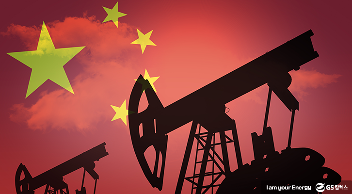 중국 국기 배경과 채굴기의 모습