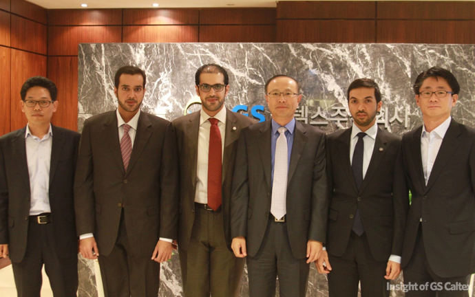 02 ADNOC 인턴들이 S&T본부 김병열 사장 및 GS칼텍스 관계자들과 기념사진을 찍고 있습니다