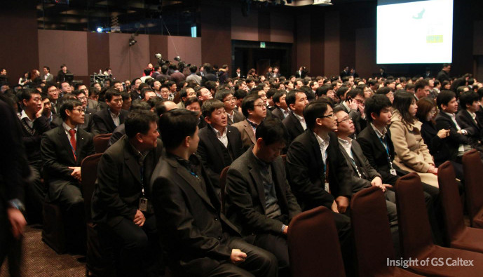 시무식에서 만난 임직원들