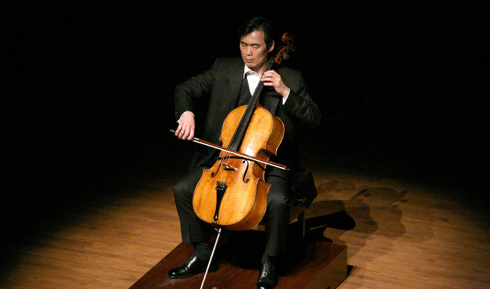 예울마루,양성원 3월 16일 예울마루 대극장에서 양성원이 바흐 무반주 모음곡을 연주하는 모습