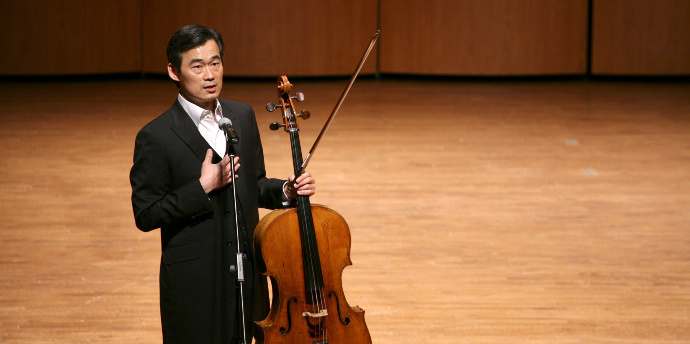 예울마루,양성원2 양성원은 공연 전 무대에 올라 바흐 무반주 모음곡에 대해 자세히 설명하고, 각 모음곡의 특징을 직접 시연하면서 들려주기도 했습니다.