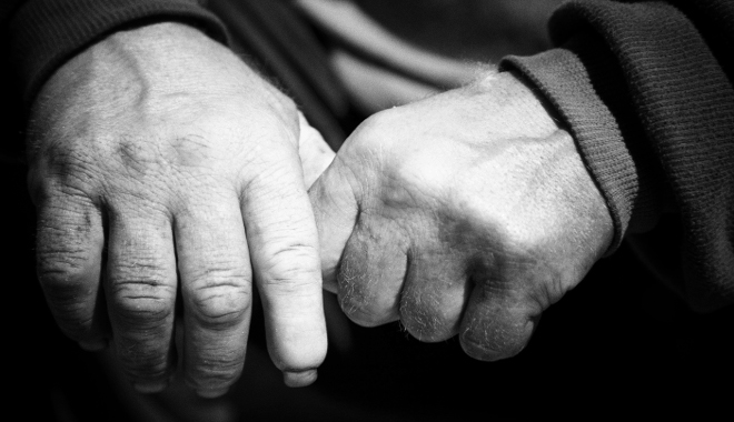 노인의 손