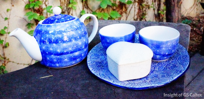 다기세트 주전자와 찻잔