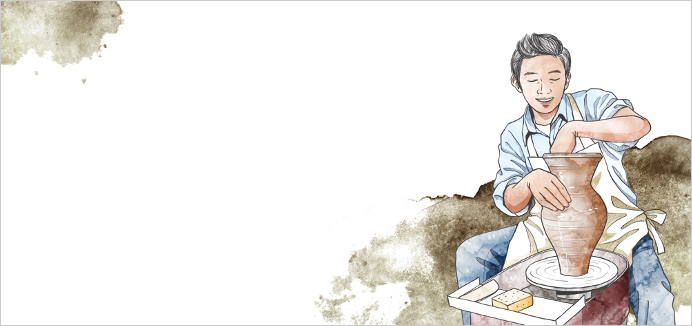 도예공 자신이 디자인해낸 용기가 처음 나왔을때의 기쁨을 회상하는 김구희 사원, 첫 작품을 완성한 도예공과 같은 기분일까요? C-: