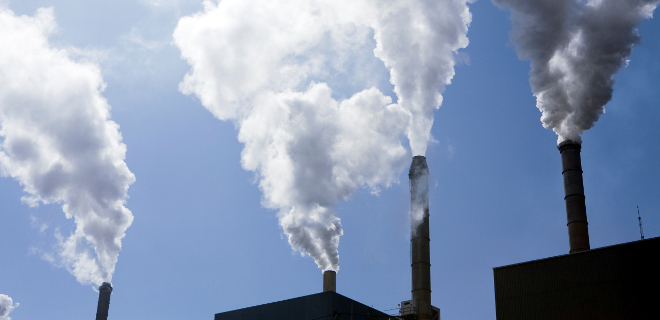 탄소배출권 탄소가 배출되는 공장의 모습